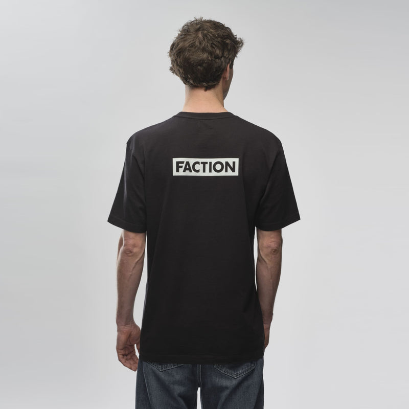 ロゴTシャツ ブラック